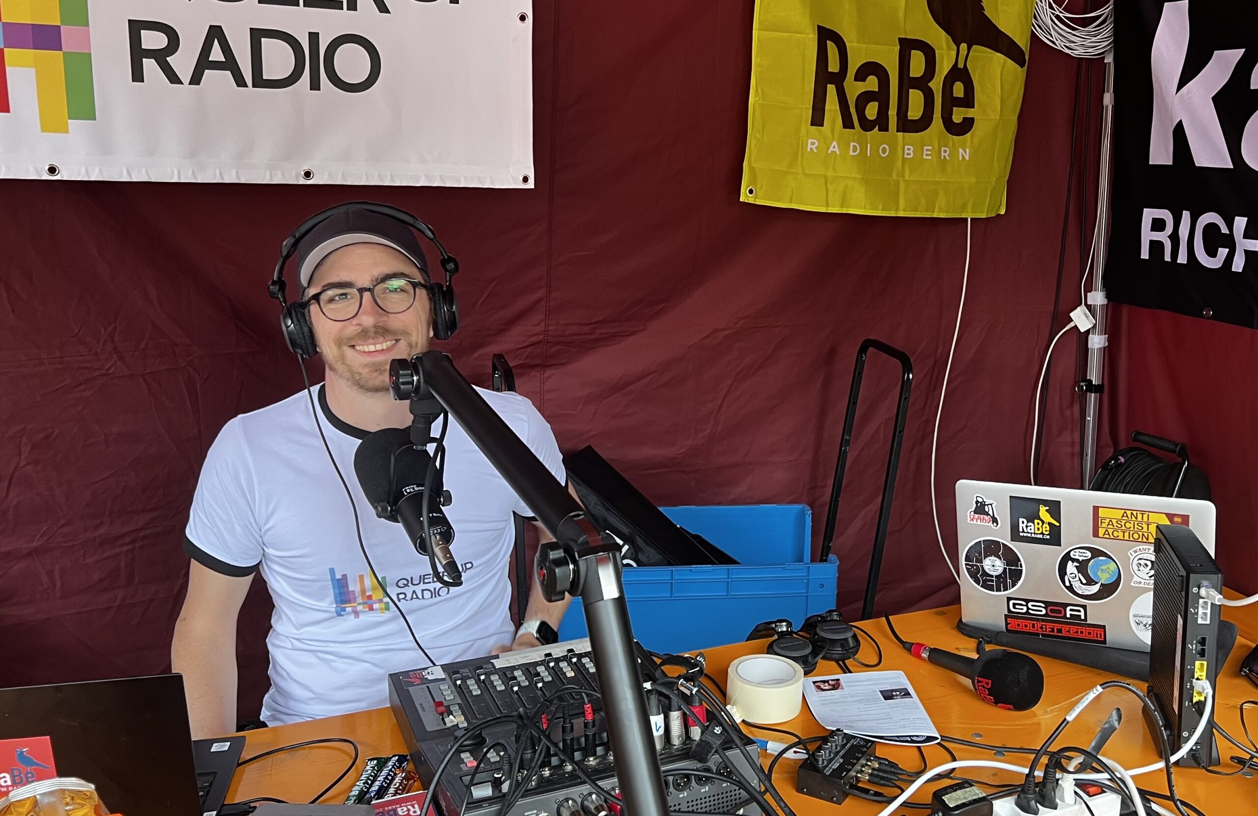 Mit QueerUp Radio Live von der Bern Pride